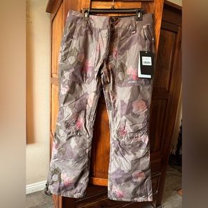 ARMADA Snow pants (NWT) Women’s snowboarding / ski pants (M)